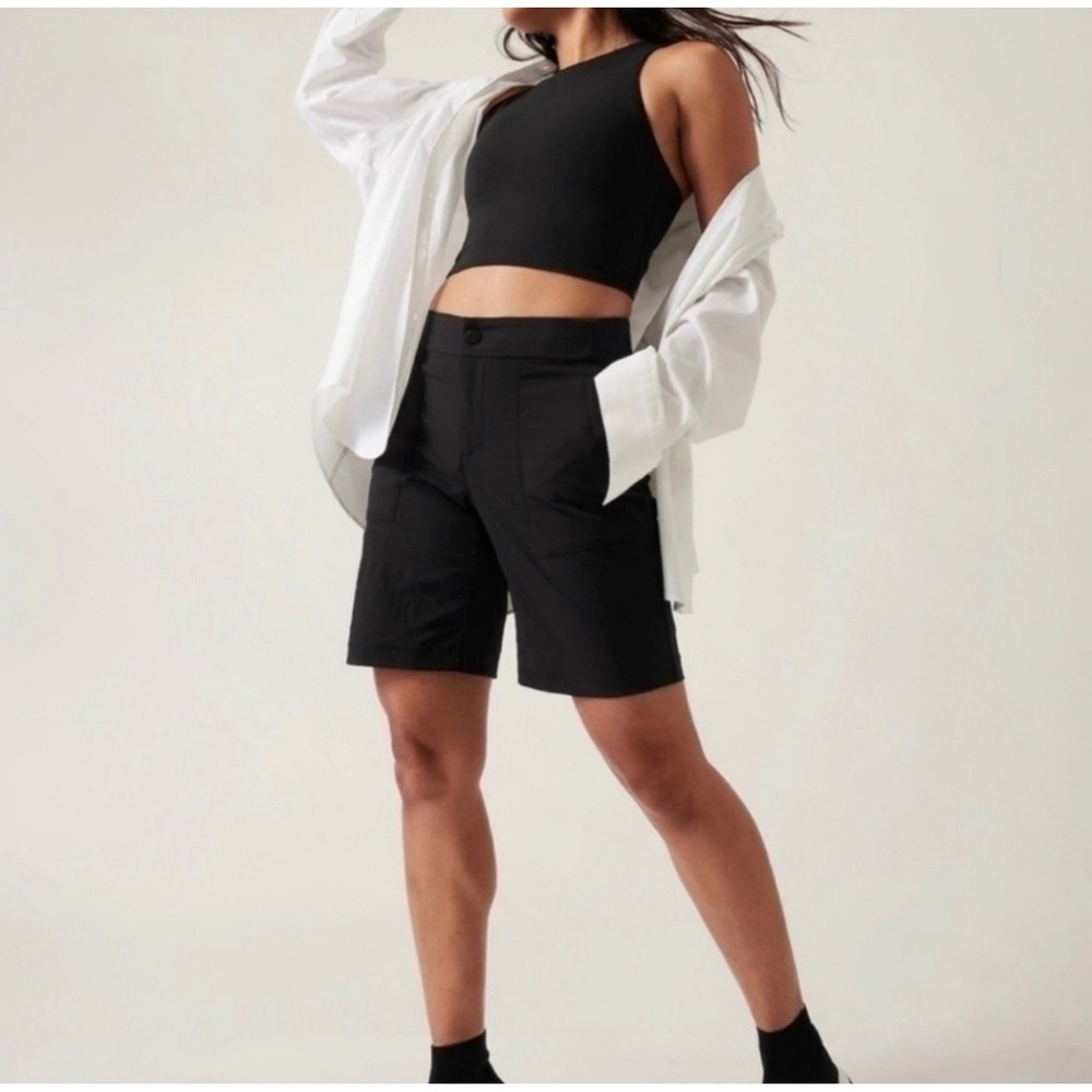 Athleta Trekkie Bermuda Hiking Performance Short Black Size 6 Athleisure Sporty